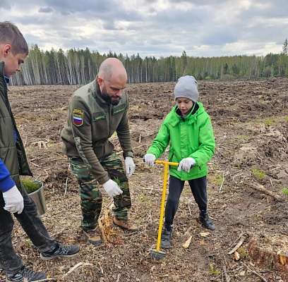 В Свердловской области сотрудники Уральского управления посадили деревья в рамках акции «Сад Памяти»
