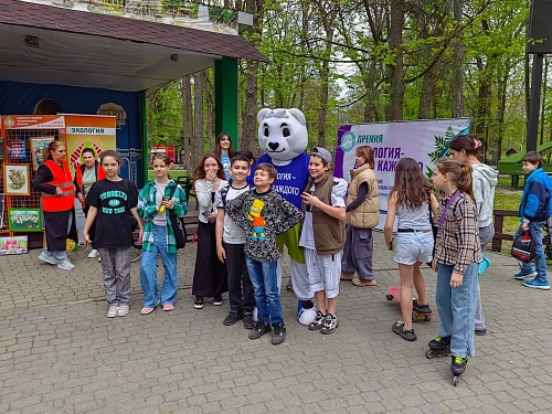 В Краснодаре сотрудники Росприроднадзора провели экоакцию и пригласили горожан принять участие в Премии «Экология - дело каждого»