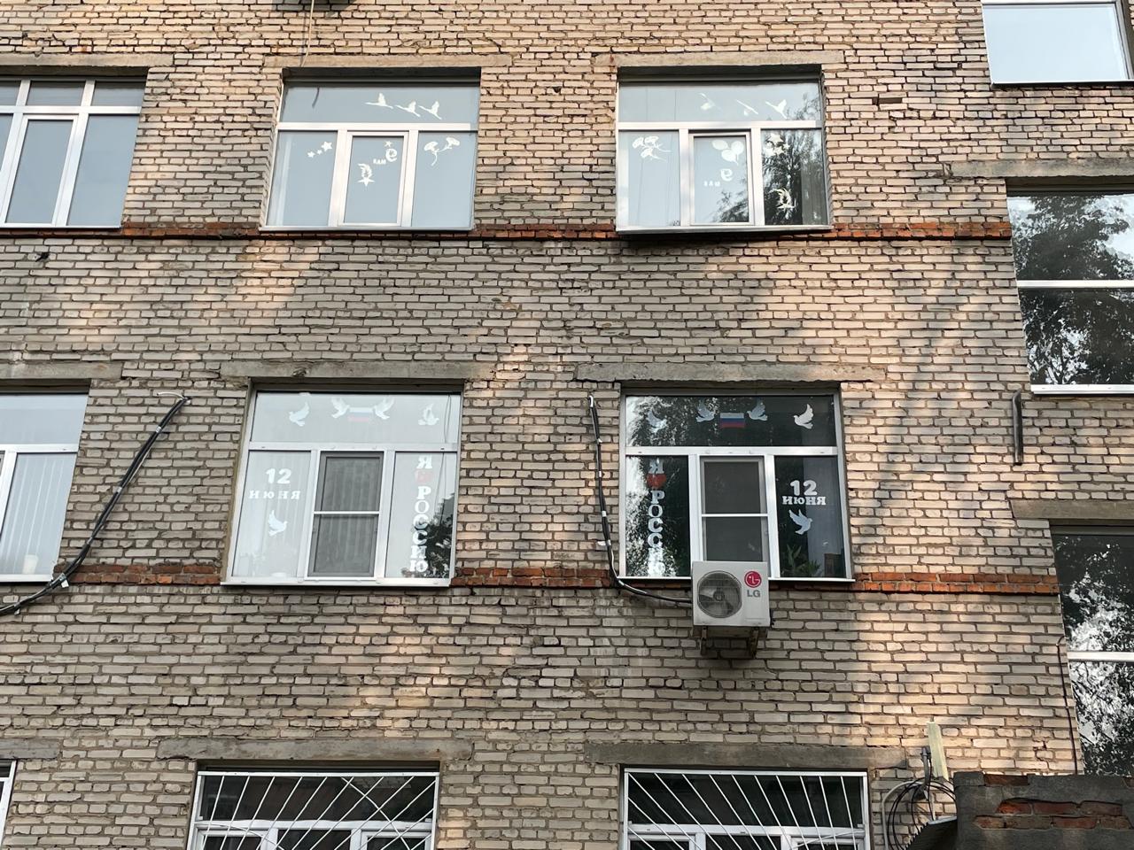 Сотрудники Приокского управления Росприроднадзора приняли участие в акциях «Флаги России» и «Окна России»