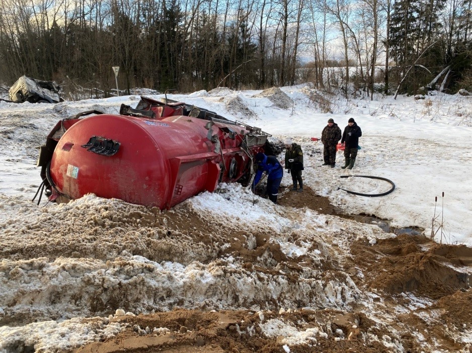 Ущерб в результате разлива нефтепродуктов на почву в районе деревни Бабаево Даниловского района составил 2 млн рублей