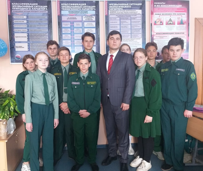 Общественный инспектор Центрально-Черноземного управления Росприроднадзора познакомил учащихся белгородской школы с принципами сохранения окружающей среды
