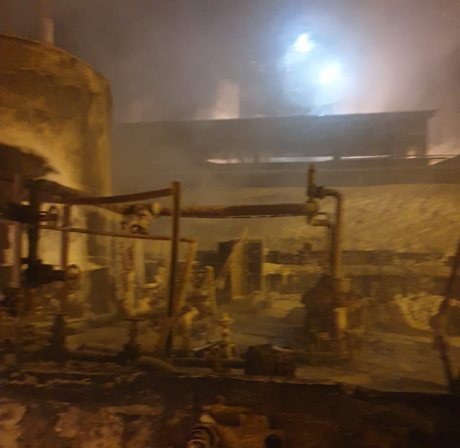 Росприроднадзор отслеживает ситуацию с пожаром на НПЗ в Ярославской области