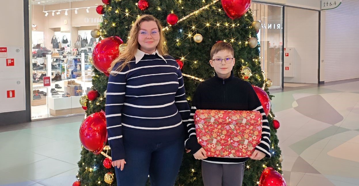 Сотрудники Новокузнецкого отдела государственного экологического надзора Южно-Сибирского межрегионального управления Росприроднадзора приняли участие во всероссийской благотворительной акции «Елка желаний».