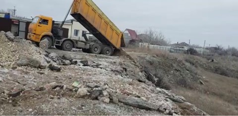 В Волгограде инспекторы Росприроднадзора выявили факт сброса строительных отходов на почву