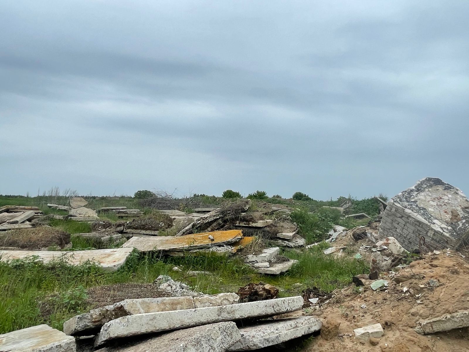 В Волгоградской области агропромышленная компания привлечена Росприроднадзором к административной ответственности за сброс строительного мусора на почву