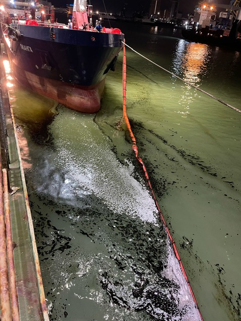 Владельцы иностранного судна возместили ущерб за загрязнение моря в Новороссийске