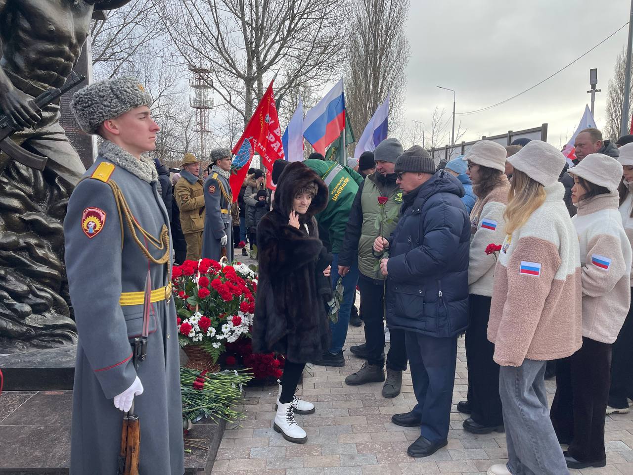 В Саратове Росприроднадзор принял участие в церемонии занесения на мемориал имен погибших в локальных войнах 