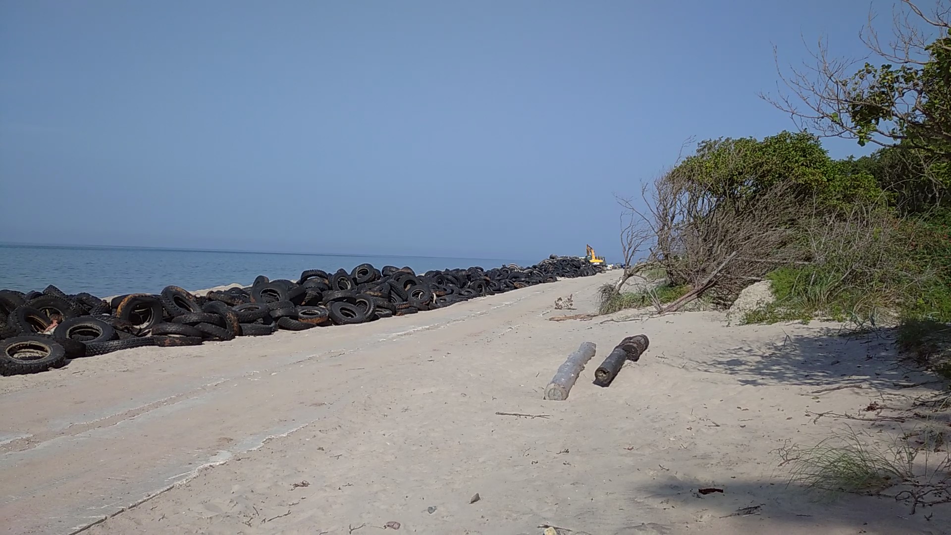 При реконструкции гидротехнического сооружения в п. Лесной допущено нарушение требований при обращении с отходами
