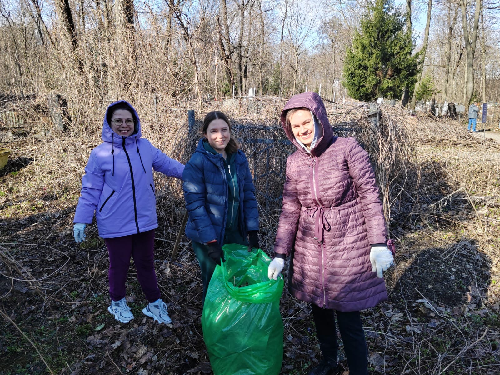 В преддверии 80-летия Великой Победы сотрудники Приокского управления Росприроднадзора приняли участие в субботнике