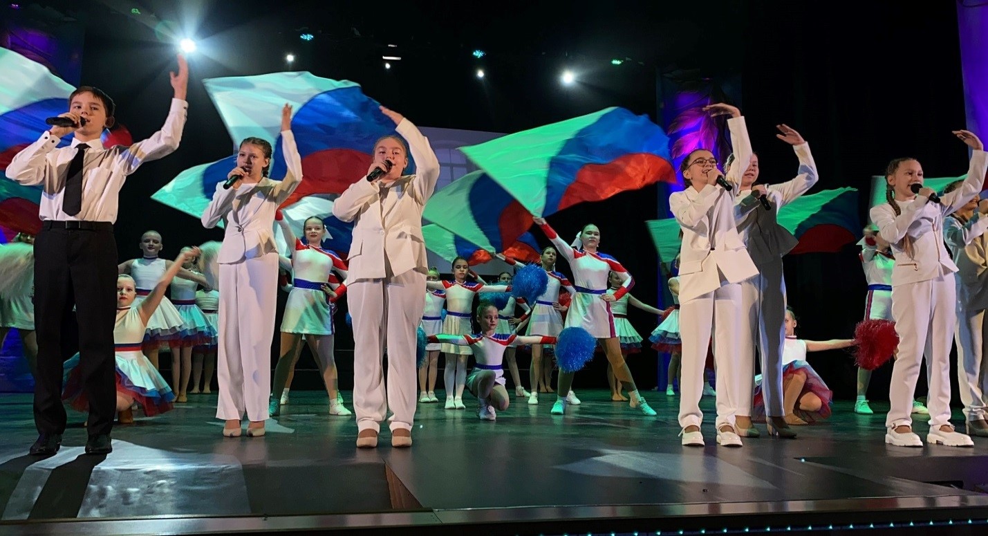 Дети сотрудников Южно-Сибирского управления Росприроднадзора приняли участие в концертной программе «Дорогой творчества к Победе»