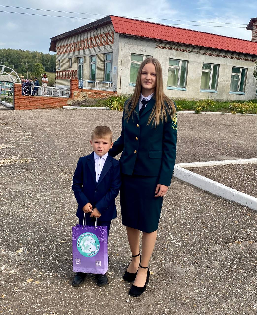 Уроки экологии начинаются с первого звонка: Росприроднадзор поздравил школьников Пестровки с Днём знаний