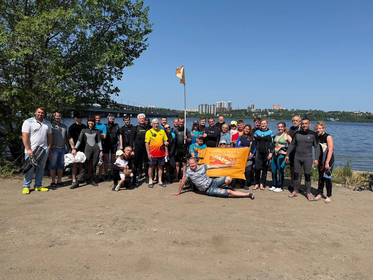 Общественный инспектор Росприроднадзора организовал мероприятие по очистке дна Воронежского водохранилища в рамках акции «Родные берега»