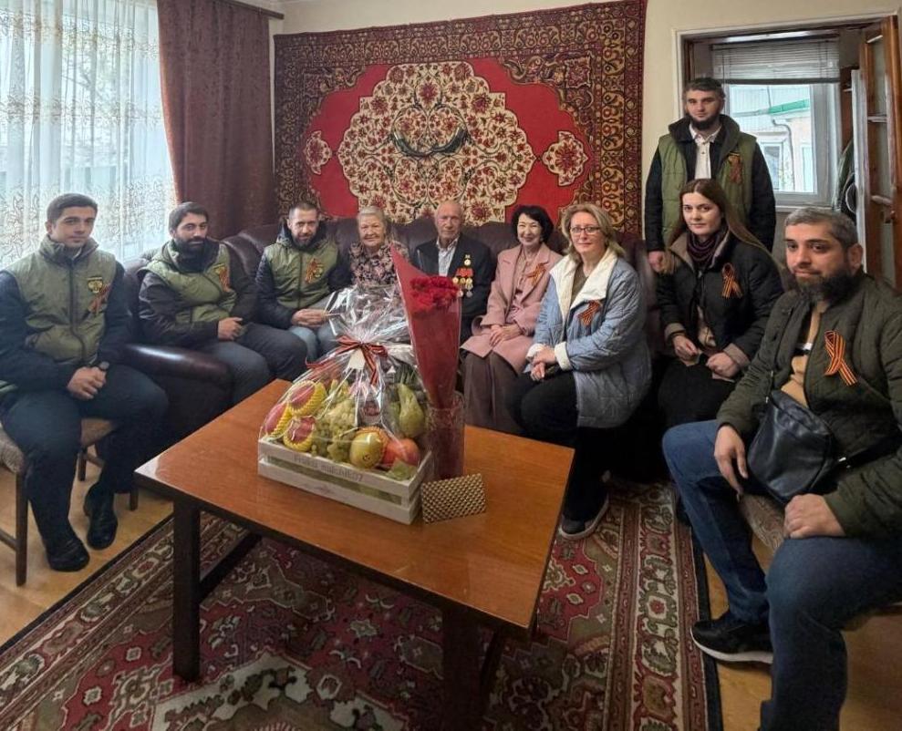 В Нальчике в преддверии Дня Великой Победы сотрудники Северо-Кавказского межрегионального управления Росприроднадзора поздравили ветеранов Великой Отечественной войны