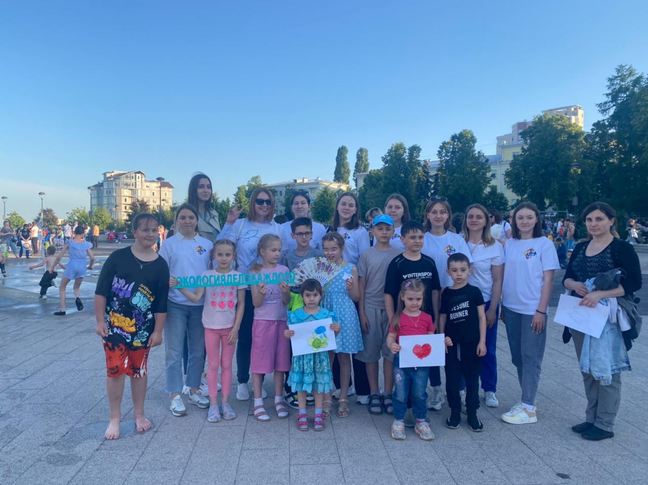 Сотрудники Росприроднадзора совместно с Региональным центром «Воронеж. Волонтеры культуры» в рамках празднования Дня защиты детей рассказали о премии «Экология – дело каждого»