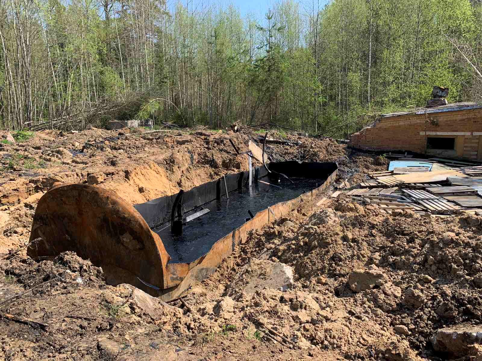 Разлив нефтепродуктов на почву в Костромском районе Костромской области