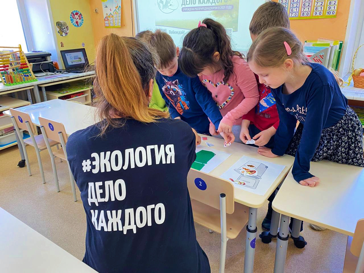 Нижегородские дошкольники вместе с сотрудниками Росприроднадзора учились экологично делать покупки и бережно относиться к природе 