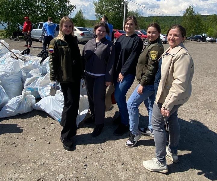 Сотрудники Южно-Сибирского управления Росприроднадзора приняли участие в региональном этапе ХI экологического субботника «Зеленая Весна 2024».