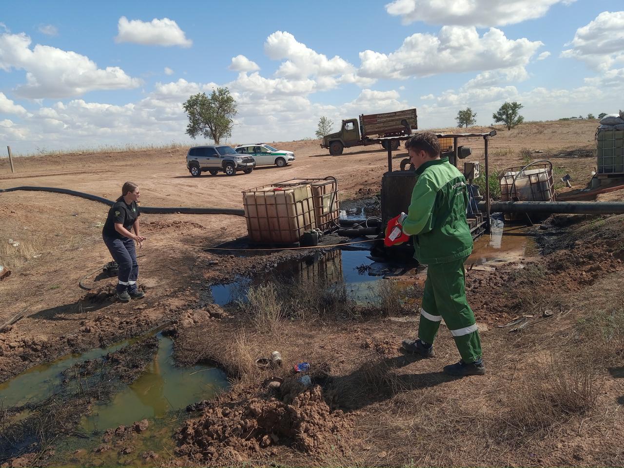 В Волгоградской области инспекторы Росприроднадзора приняли меры по факту загрязнения почвы на территории Светлоярского района Волгоградской области
