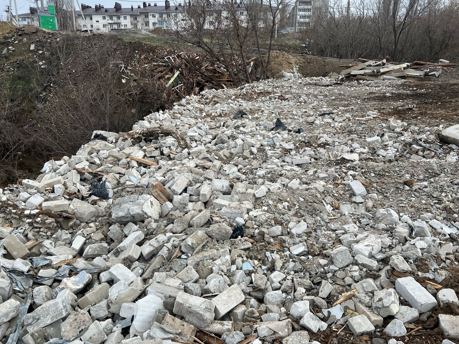 Нижне-Волжским  управлением Росприроднадзора совместно с УЭБиПК ГУ МВД России по Волгоградской области пресечена незаконная деятельность по сбросу строительных отходов