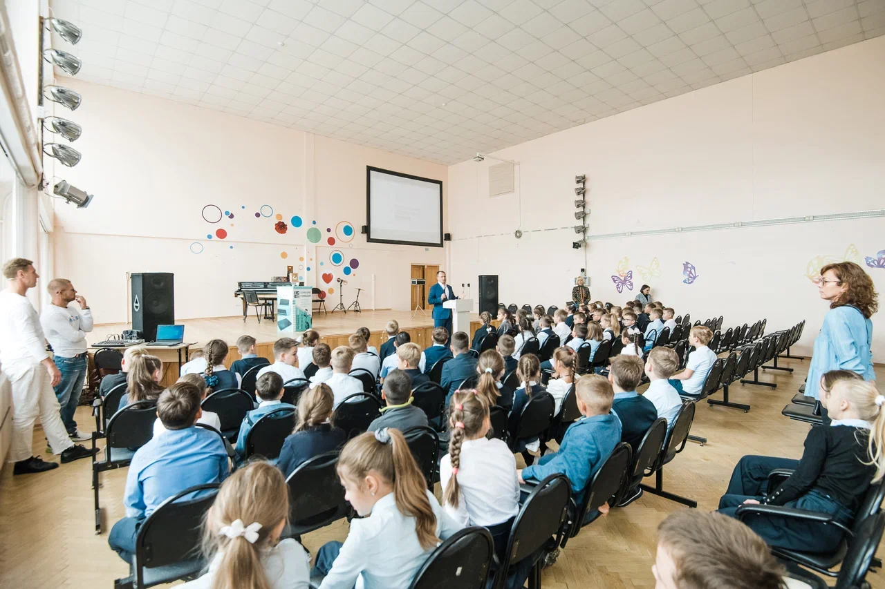 Руководитель Центрально-Черноземного управления Росприроднадзора Алексей Карякин провел открытый урок экологии для учеников МБОУ лицей №1 г. Воронеж