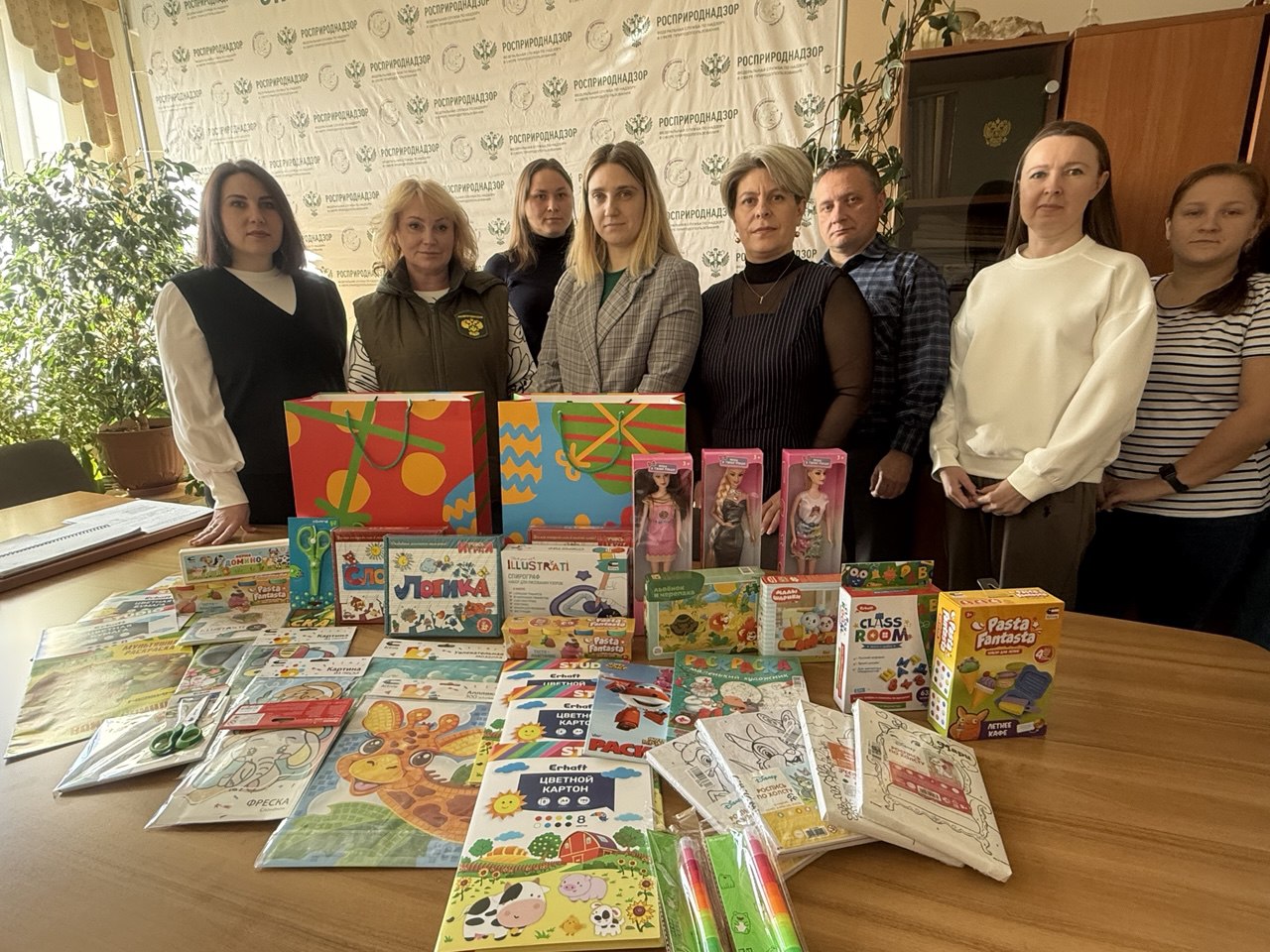 Сотрудники Росприроднадзора передали подарки для детей с ограниченными возможностями города Кирова