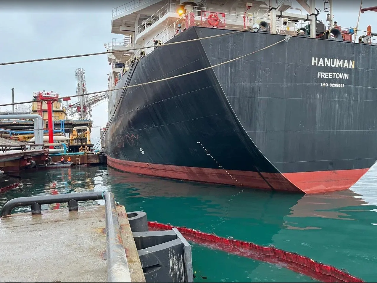 Росприроднадзор устанавливает обстоятельства разлива нефтепродуктов в морском порту Новороссийск