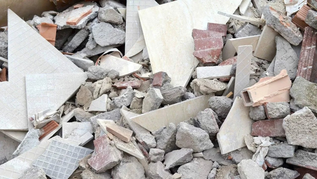 Администрация Балаковского муниципального района очистит склон дамбы от строительных отходов