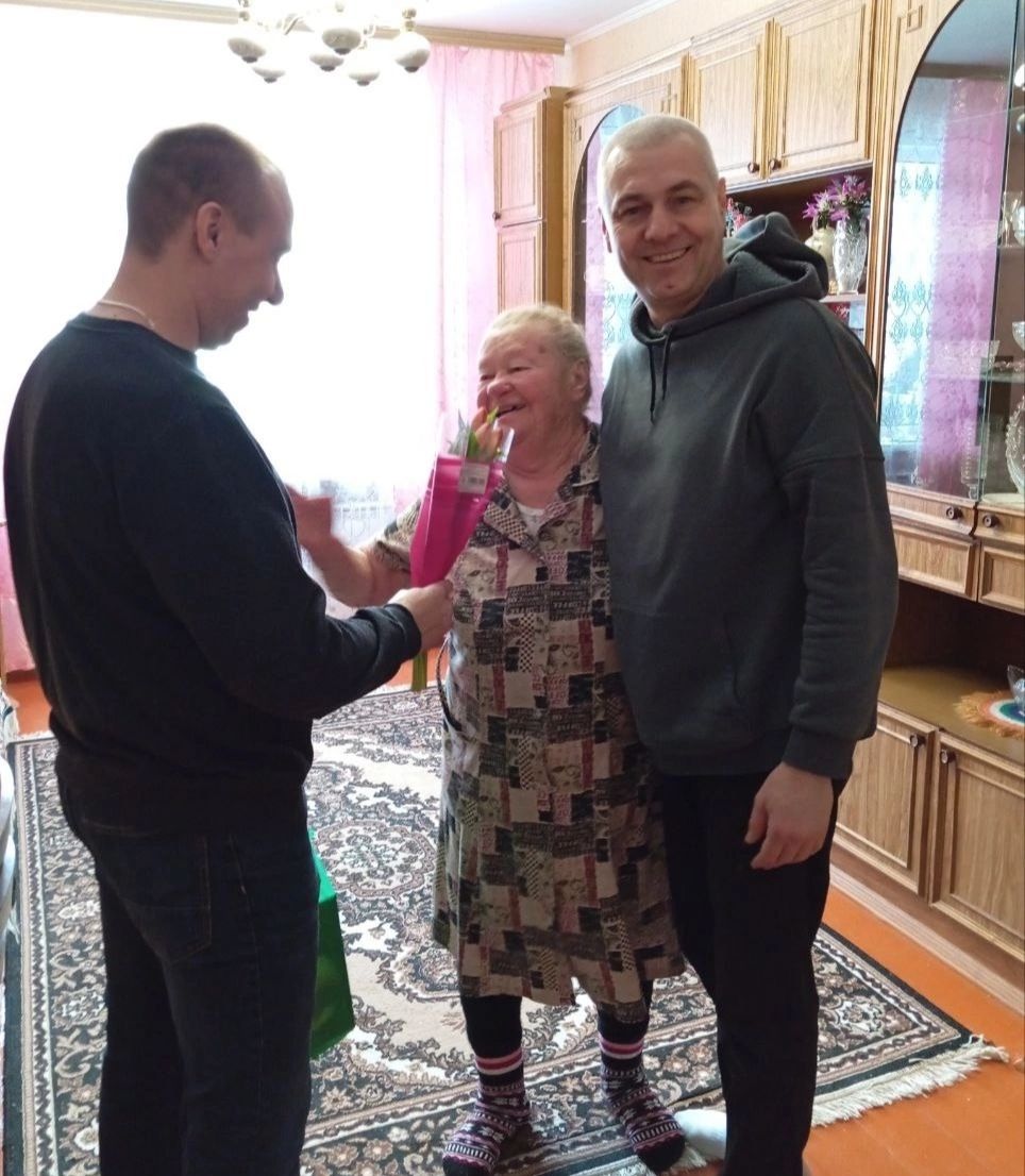 Сотрудники Управления Росприроднадзора по Самарской и Ульяновской областям совместно с представителями Самарского городского Совета ветеранов поздравили женщин ветеранов с праздником