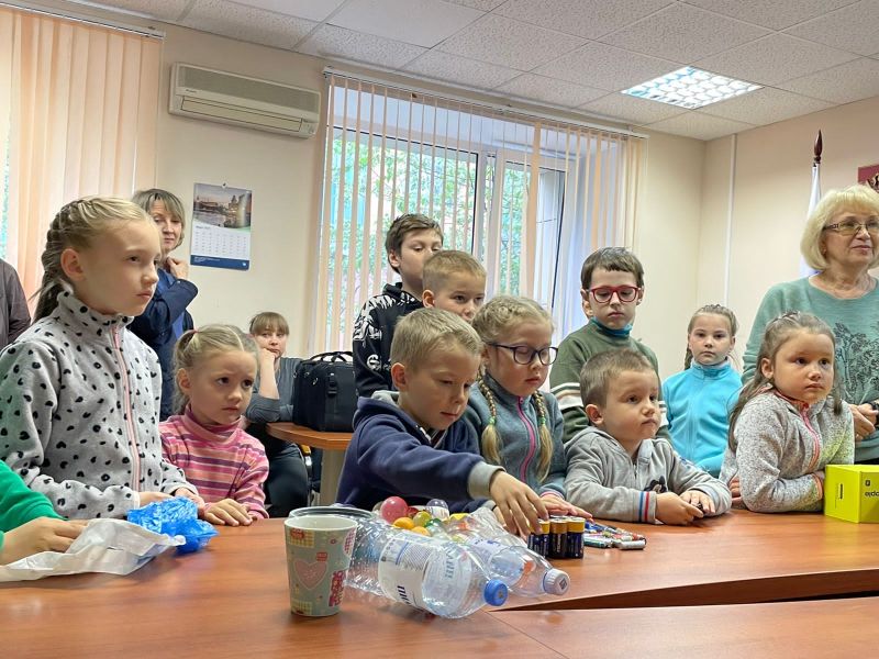 Специалисты Управления поздравили детей и взрослых  с Международным днем защиты детей