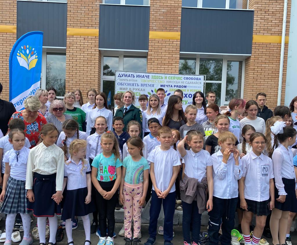 В Иркутской области продолжили высадку саженцев с призерами II сезона премии «Экология- дело каждого» 