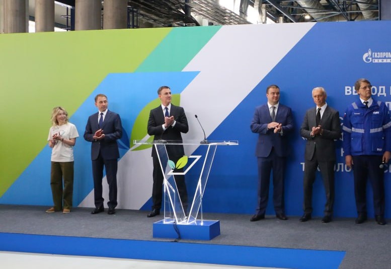 Светлана Радионова, Дмитрий Патрушев и Александр Козлов посетили Омский нефтеперерабатывающий завод