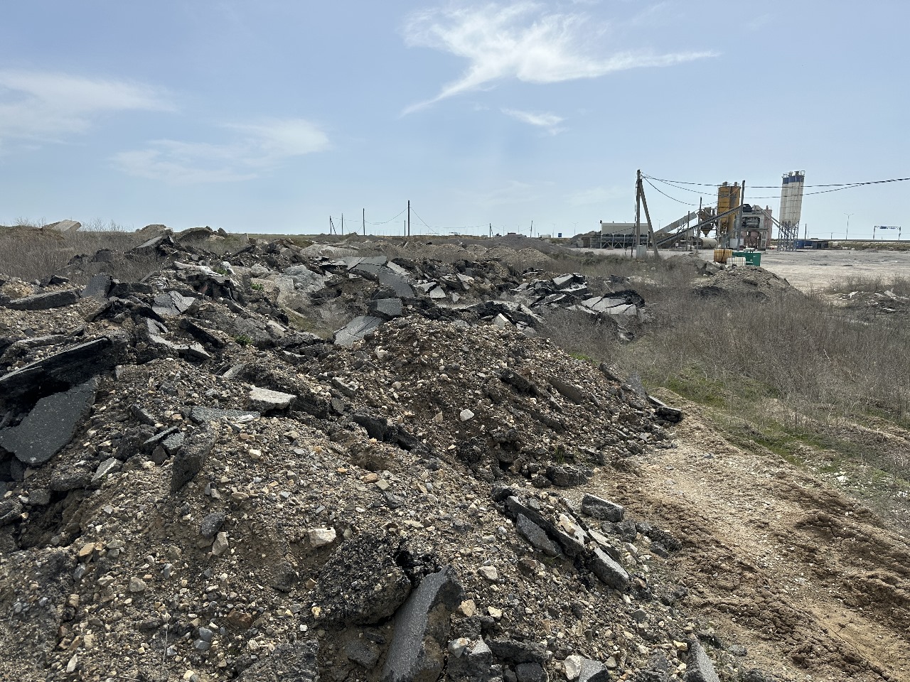 Росприроднадзором приняты меры по факту захламления почвы строительными отходами в Иловлинском районе Волгоградской области