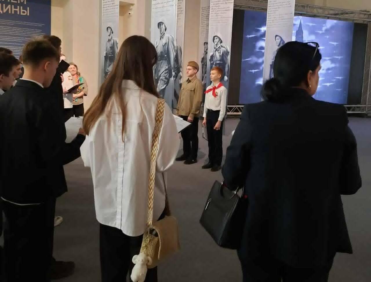 В Тюмени сотрудники Росприроднадзора посетили выставку «Именем Родины»