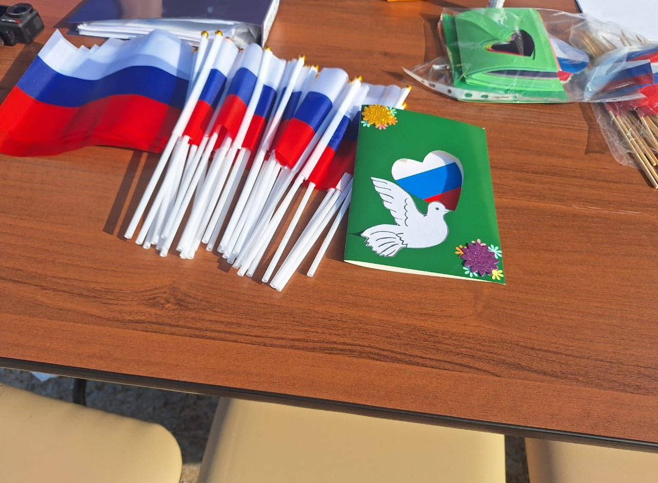 Сотрудники Северо-Уральского межрегионального управления Росприроднадзора приняли участие во Всероссийских акциях, посвященных празднованию Дня Государственного флага Российской Федерации