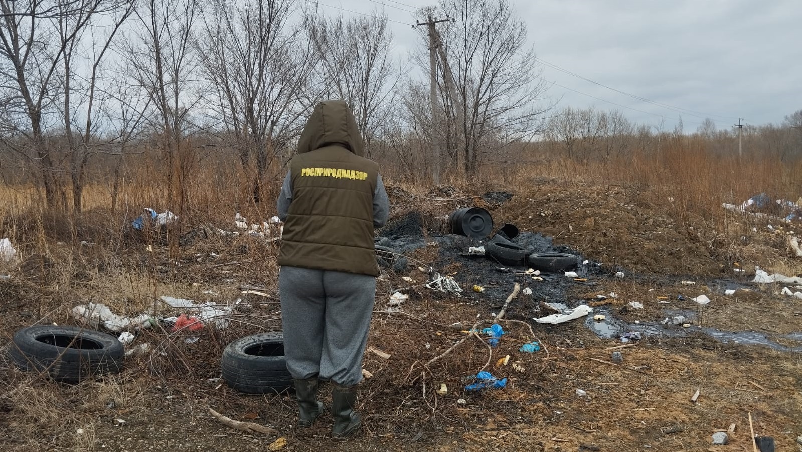 О проведении выездного обследования по факту несанкционированной свалки отходов и загрязнения береговой зоны амурской протоки