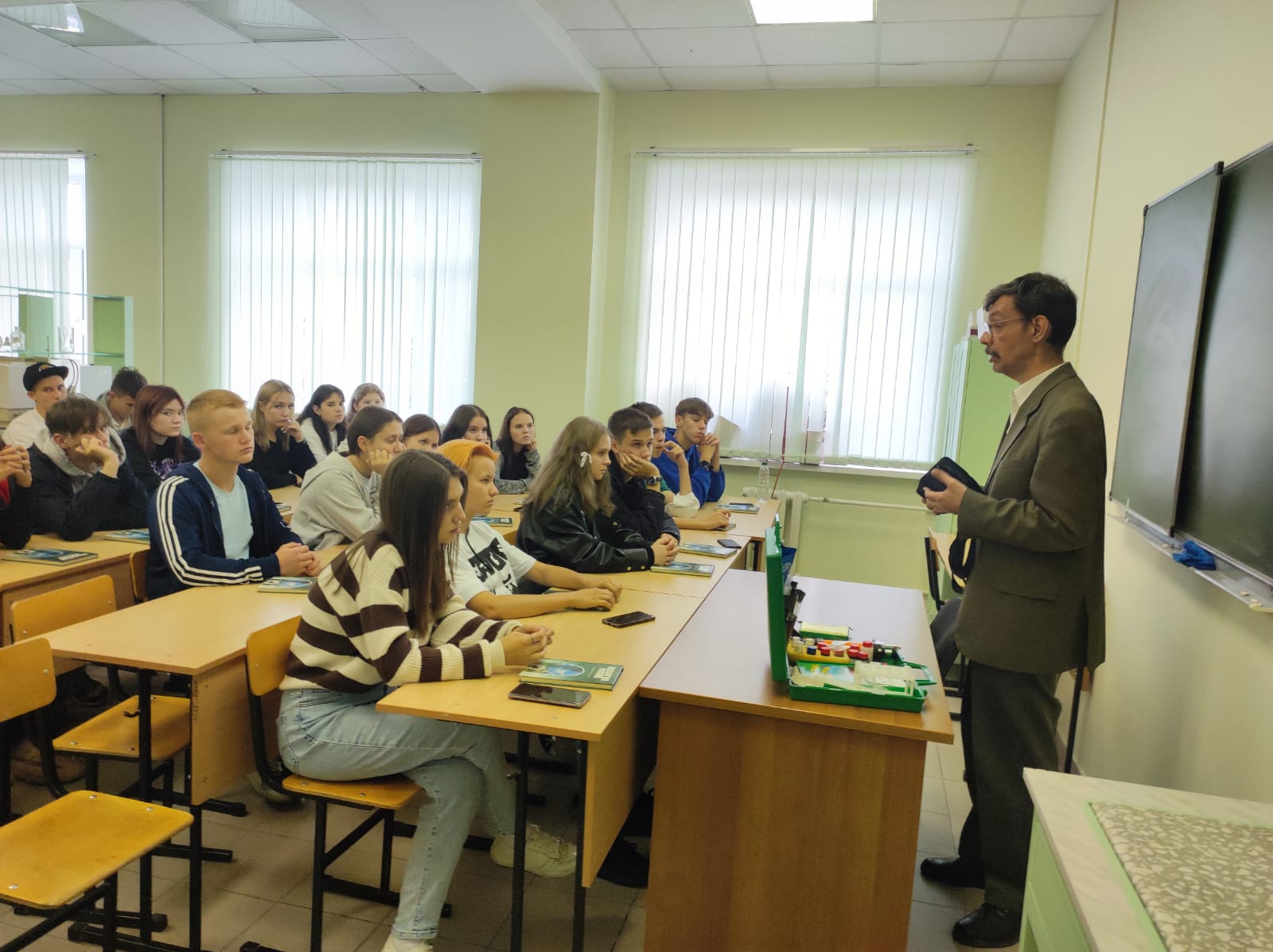 Студенты и преподаватели КГЭУ активно информируют школьников о Премии «Экология – дело каждого» 