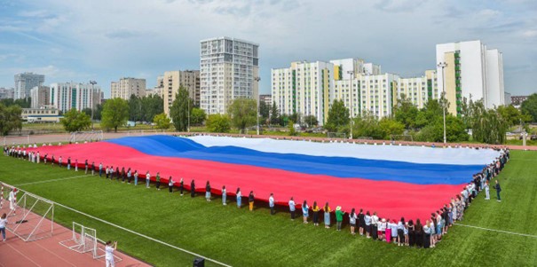 Сотрудники Росприроднадзора приняли участие в акциях ко Дню Государственного флага России