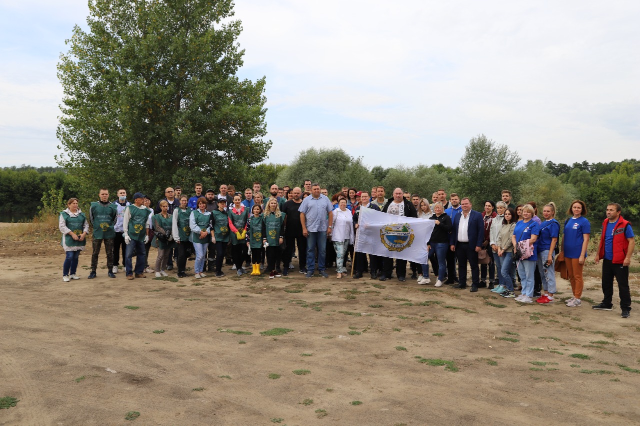 Продолжается экологическая акция по уборке мусора с берегов реки Дон