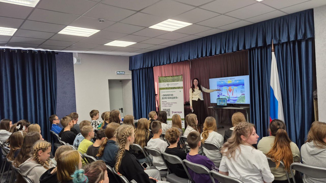 В Воронежской области общественный инспектор Центрально-Черноземного управления Росприроднадзора в поддержку премии «Экология – дело каждого» провела челлендж для воспитанников лагеря «Наукоград»