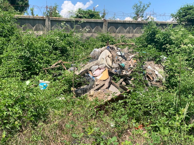 По информации общественного инспектора в Новороссийске выявили несанкционированную свалку