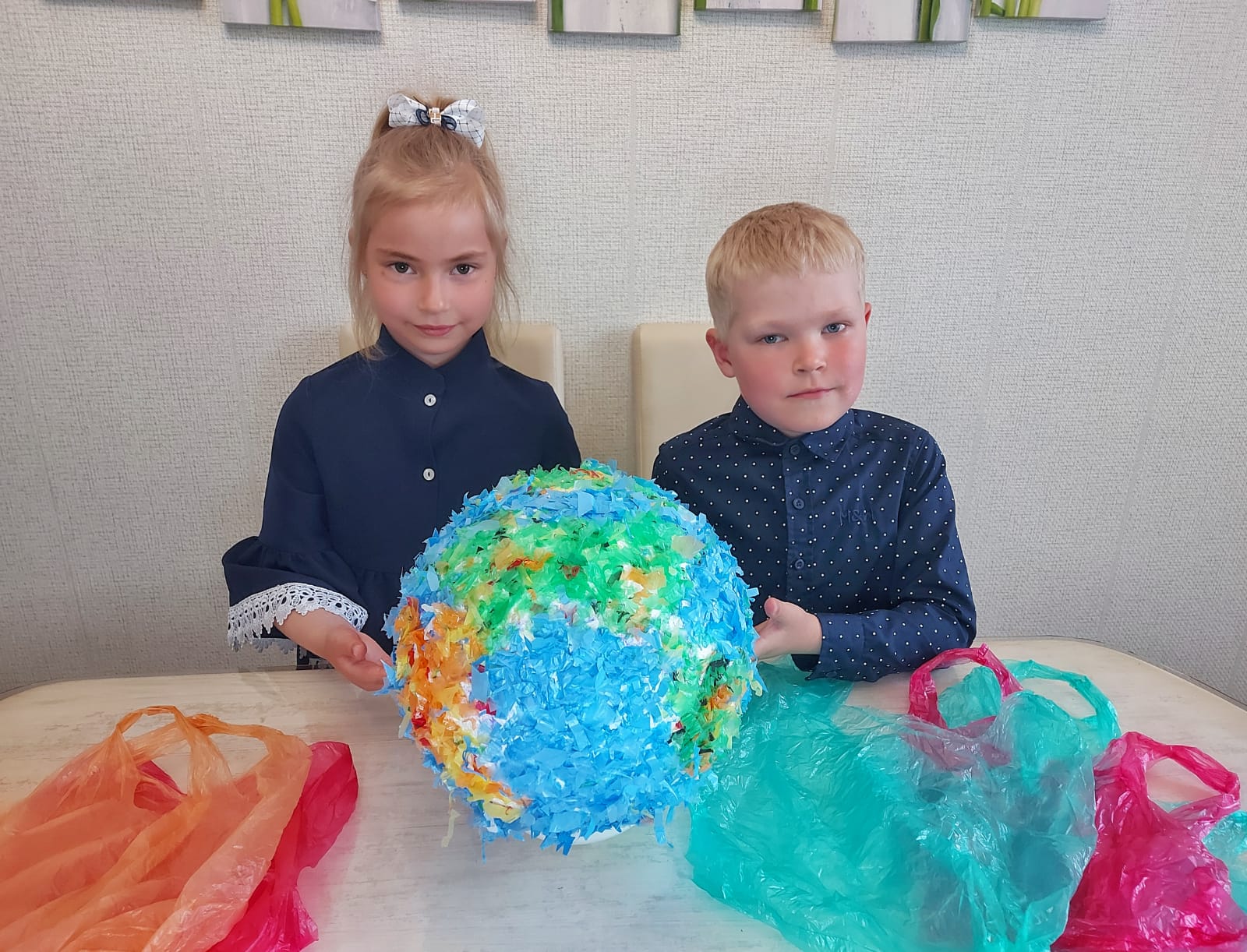 Юные воронежцы Варя и Артем Харченко  приняли участие в марафоне доброты «Шар желаний» в рамках премии «Экология – дело каждого»