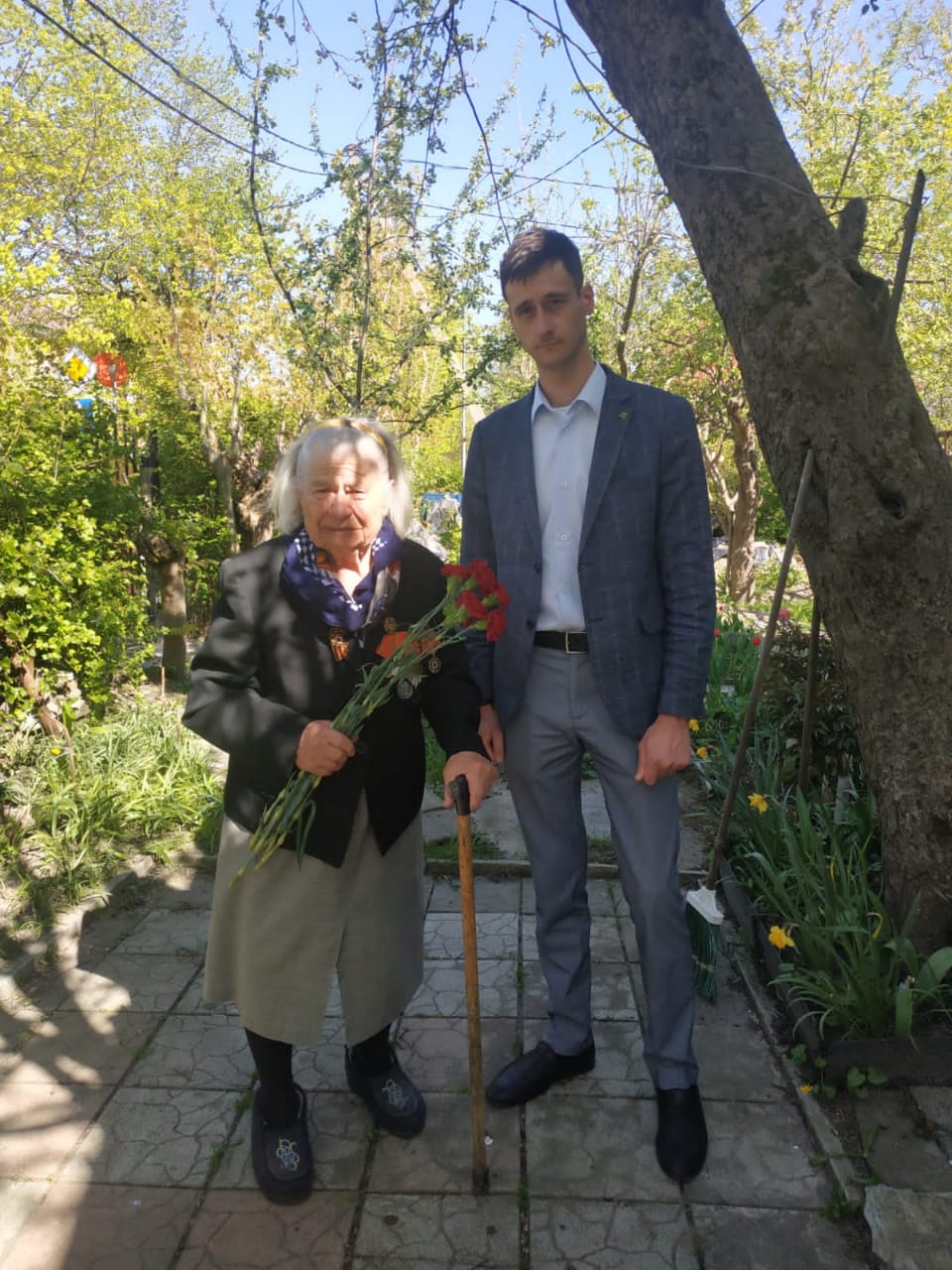 Сотрудники СЗМУ Росприроднадзора поздравили ветерана с Днём Победы