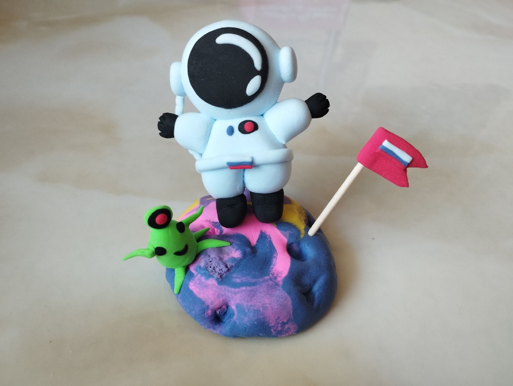 Дети сотрудников Енисейского управления Росприроднадзора приняли участие в выставке рисунков, посвященных Дню Космонавтики