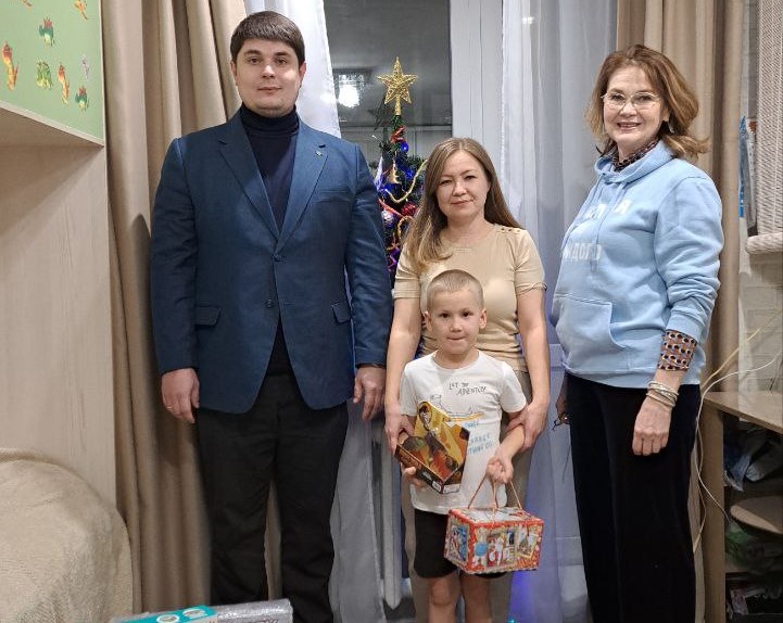 Сотрудники Волжско-Камского управления Росприроднадзора исполнили детские новогодние мечты 