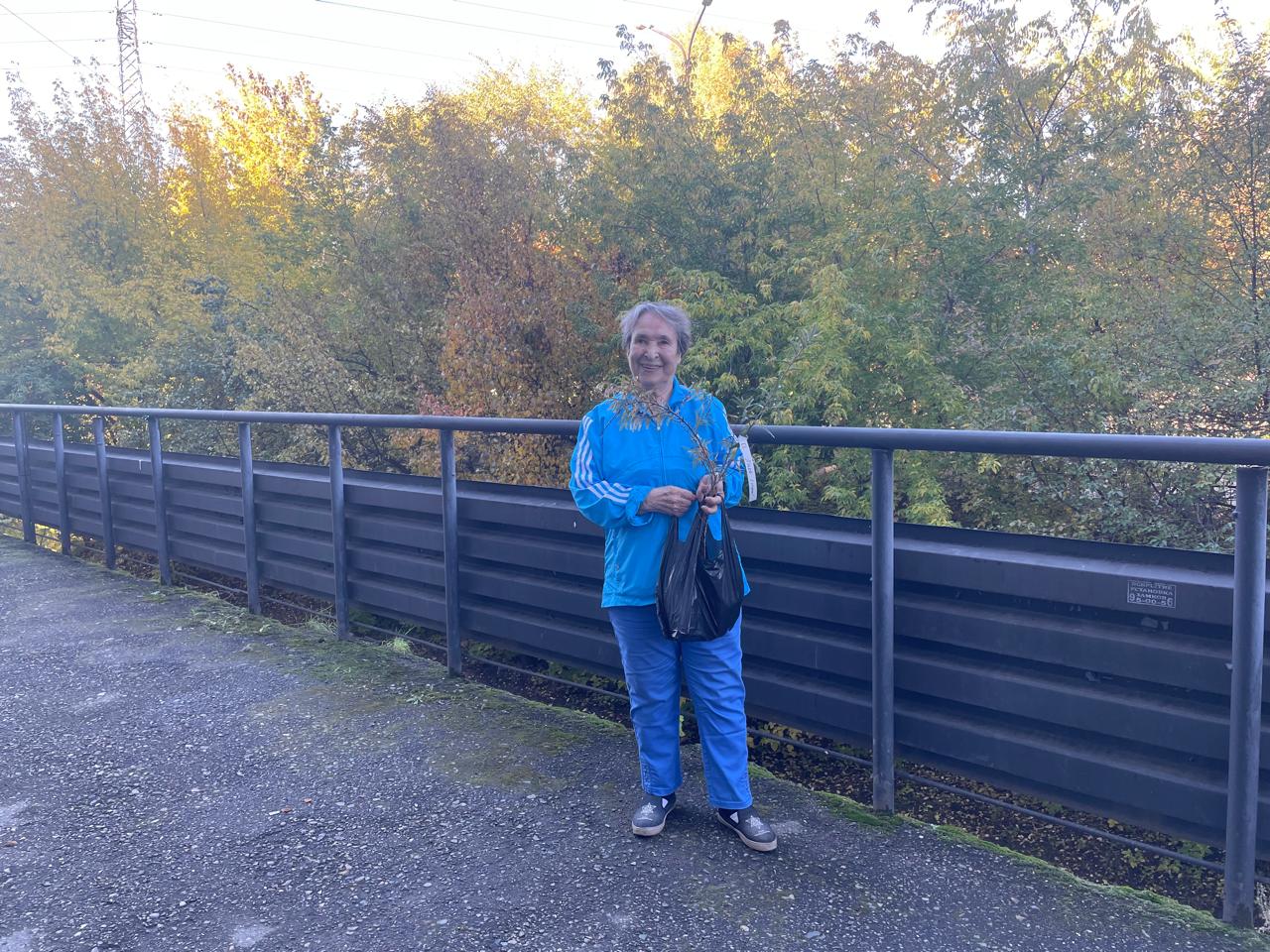 Сотрудники Росприроднадзора вручили саженцы плодовых деревьев  ребенку Великой отечественной войны 