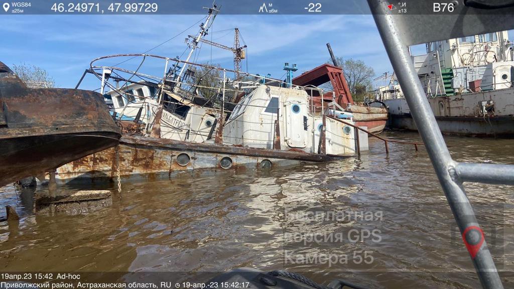 Росприроднадзор держит на контроле ситуацию с затонувшим судном в акватории р.Кизань в Астраханской области