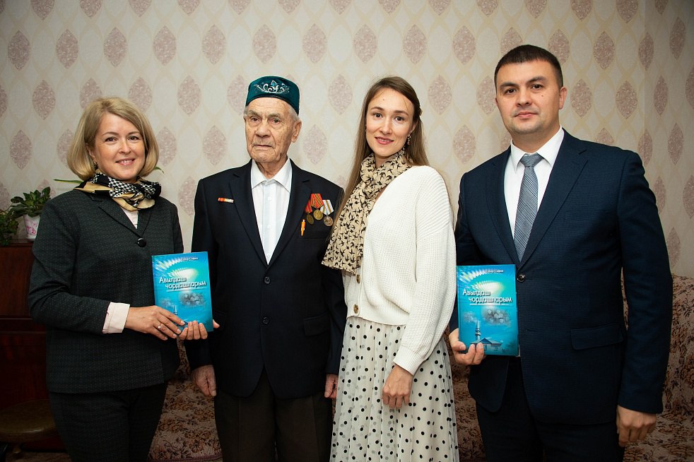 Фаяз Шакиров навестил долгожителей Нижнекамска