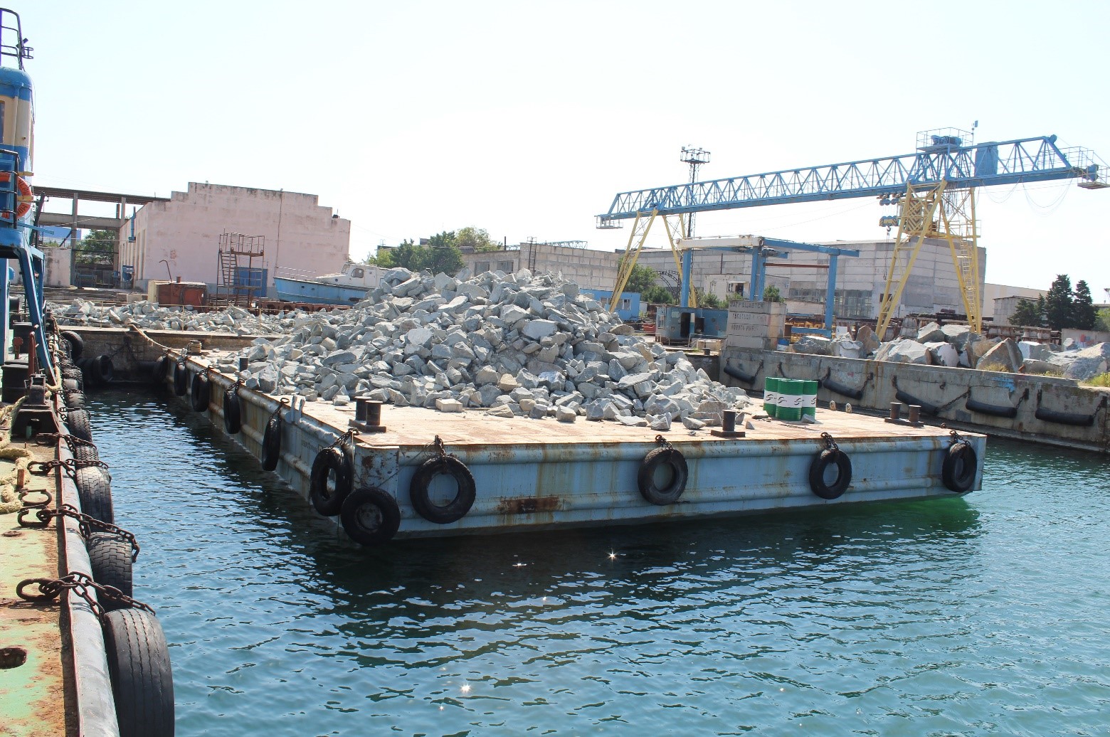 АО «Крымморгидрострой» нарушило требования по выполнению погрузочно-разгрузочных работ 