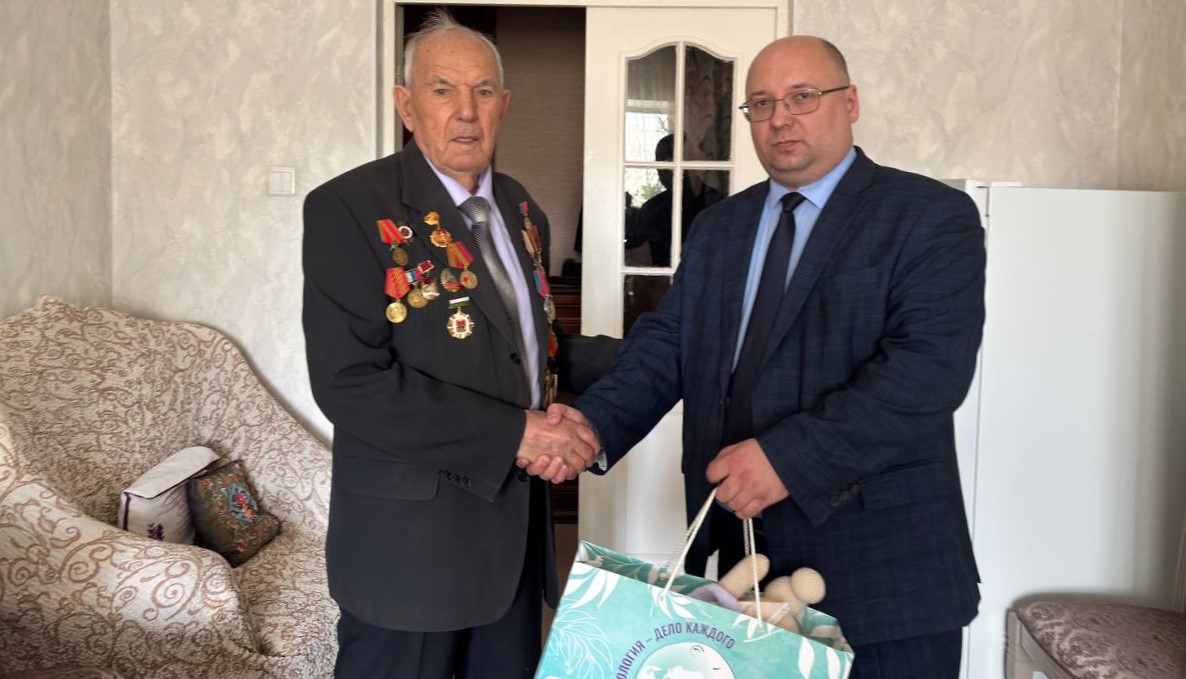 Продолжаем вручение игрушек, подготовленных для ветеранов ВОВ в рамках акции «Игрушка ветерану»