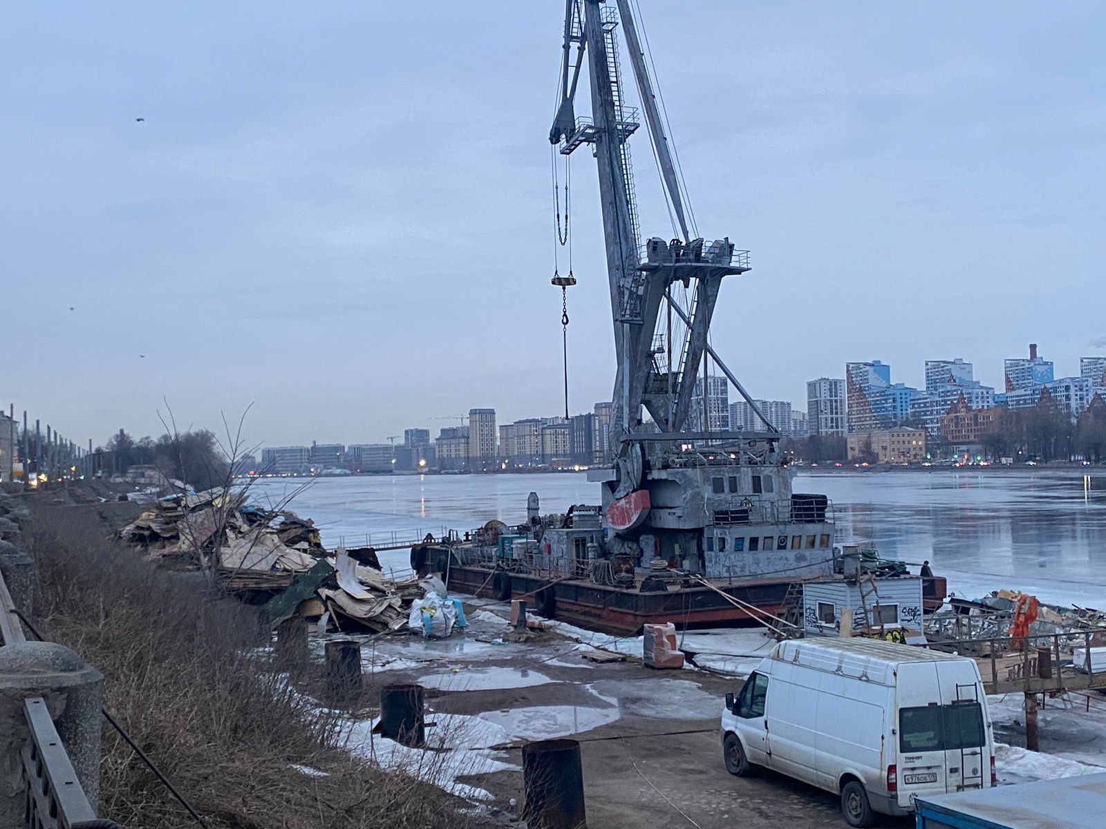 СЗМУ Росприроднадзора требует владельца «Серебряного кита» усилить контроль за проведением работ по демонтажу судна 